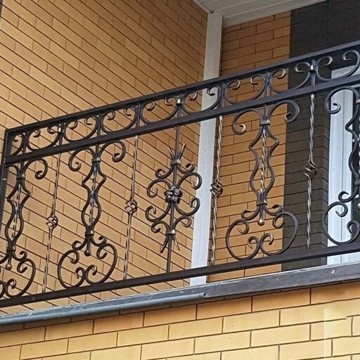 Кованая решетка на балкон для дачи